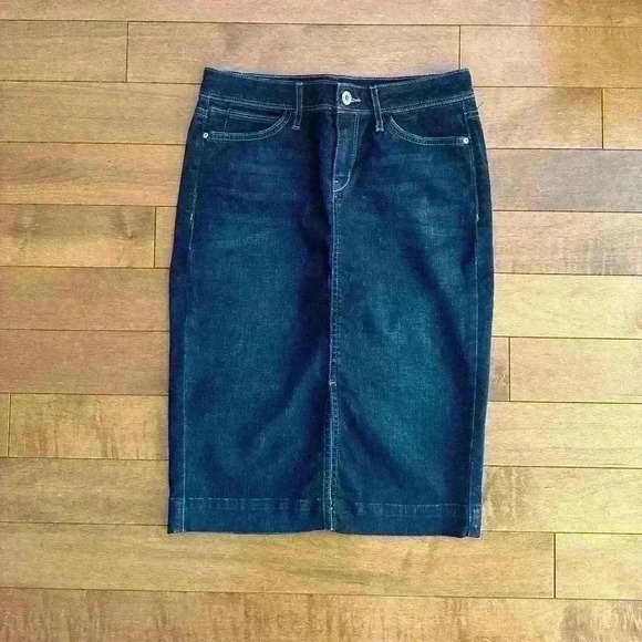 RW&CO. | Dark denim jean skirt  double slit size 4 - Picture 2 of 4